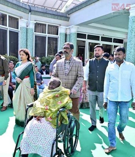 CM हेमंत सोरेन की मां रूपी सोरेन की तबीयत बिगड़ी, रांची के हिल व्यू अस्पताल में भर्ती