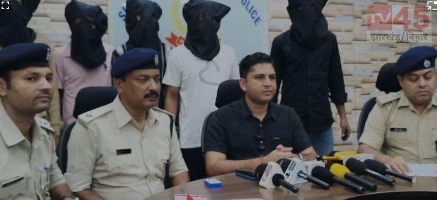 जमशेदपुर: गोलघर स्कूल के पास हथियार के साथ पकड़े गए पांच युवक, हत्या की साजिश का पुलिस ने किया दावा