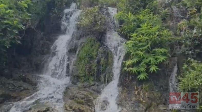 पहाड़ों के बीच सालोंभर गिरता है रहस्यमयी झरना, बरसात में और बढ़ जाती है सेवती घाटी की खूबसूरती