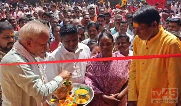 मनोहरपुर में गणेश पूजा मेले का भव्य शुभारंभ, सांसद जोबा माझी और विधायक जगत माझी ने किया उद्घाटन