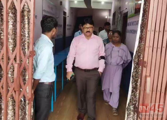 लातेहार में अचानक बाल आश्रय गृह पहुंचे डीसी संदीप कुमार, बच्चों से मिले और जानी सुविधाओं की हकीकत
