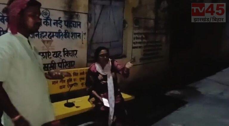 लोहरदगा: सीएचसी कुडू में बिजली संकट ने खोली स्वास्थ्य व्यवस्था की पोल, टॉर्च की रोशनी में मरीजों ने काटी रात