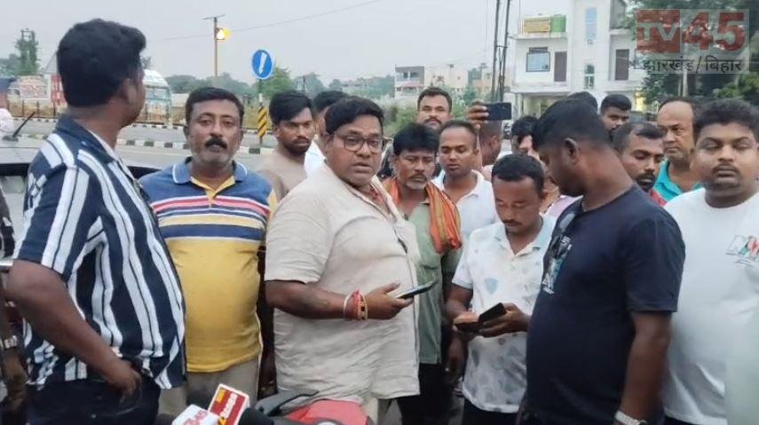 निमियाघाट में मछली कारोबारियों से रंगदारी का आरोप, पैसे नहीं देने पर 7 गाड़ियों में जहर डालकर लाखों की मछलियां मारी