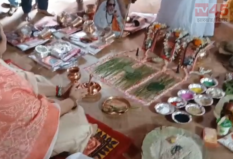 राज्यसभा सांसद विजय पाल सिंह तोमर ने गया के विष्णुपद मंदिर में पिंडदान किया कांग्रेस पर निशाना साधा