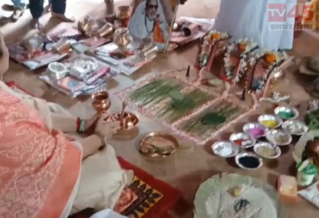 मंगलवार को पितृपक्ष मेले के दौरान, उत्तर प्रदेश के राज्यसभा सांसद विजय पाल सिंह तोमर गया पहुंचे।