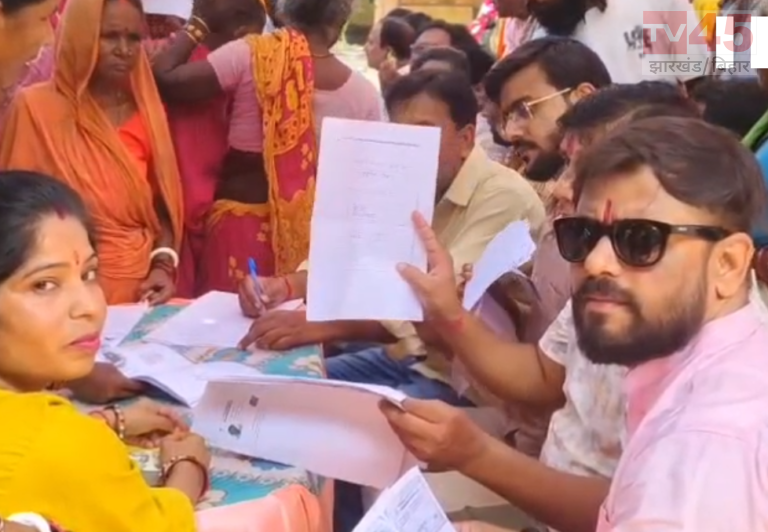 सेवा सेतु अभियान के तहत साहिबगंज में कैंप लगाया गया, योजनाओं के लिए मौके पर ही आवेदन लिए गए