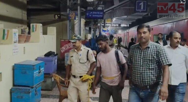 साहिबगंज में ब्रह्मपुत्र मेल से संदिग्ध व्यक्ति हिरासत में, बांग्लादेशी नागरिक होने का दावा, विदेशी मुद्रा और मोबाइल फोन मिलने की सूचना