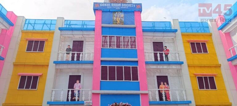 बीएनआर मैदान में ‘तारक मेहता का उल्टा चश्मा’ थीम पर बना दुर्गा पूजा पंडाल, गोकुलधाम सोसाइटी की दिखी झलक