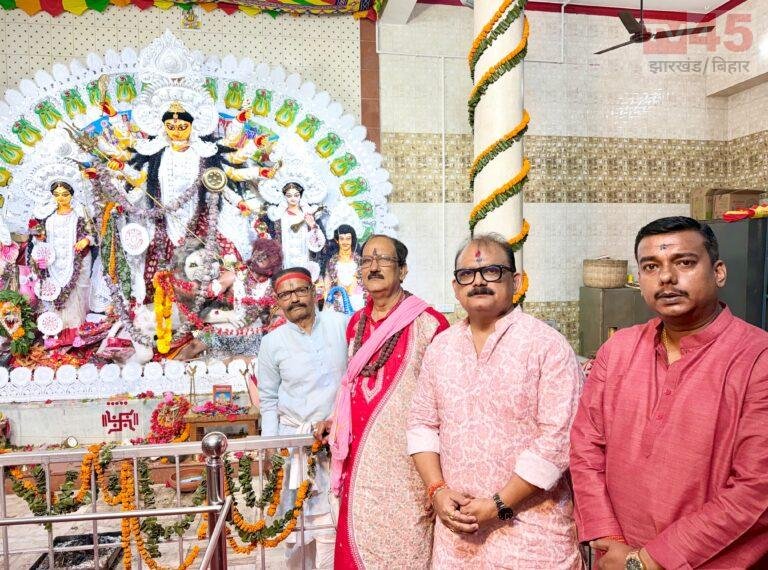 महानवमी पर आमला टोला के ऐतिहासिक आदि दुर्गोत्सव में शामिल हुए पूर्व मंत्री मिथिलेश कुमार ठाकुर, मां दुर्गा से लिया आशीर्वाद