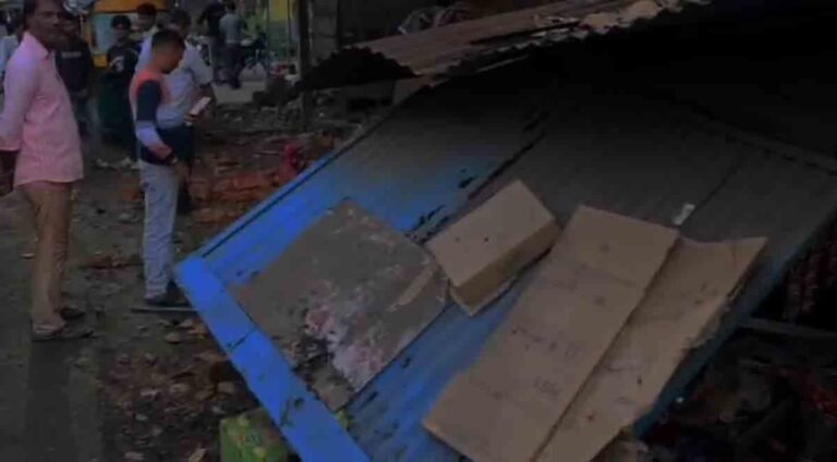 Wall Collapse: कतरास में बीसीसीएल वर्कशॉप की जर्जर दीवार ढही, दुकानदार समेत तीन लोग दबे, दो गंभीर