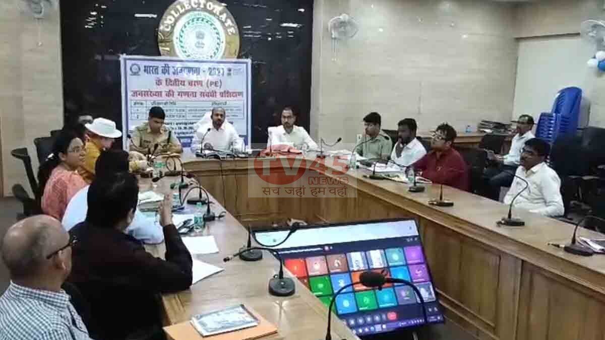 Mining Task Force: रामगढ़ में अवैध खनन पर प्रशासन सख्त, DC ऋतुराज ने टास्क फोर्स को दिए कड़ी कार्रवाई के निर्देश